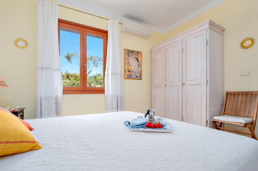 Villa Sardinia wooden wardrobe