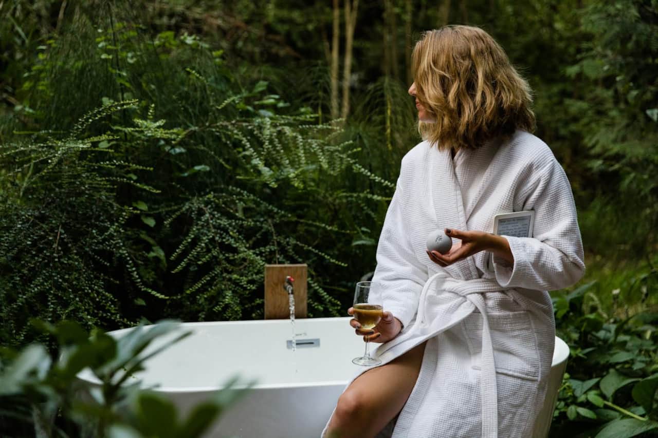 Pine Cone Cabin outdoor bath
