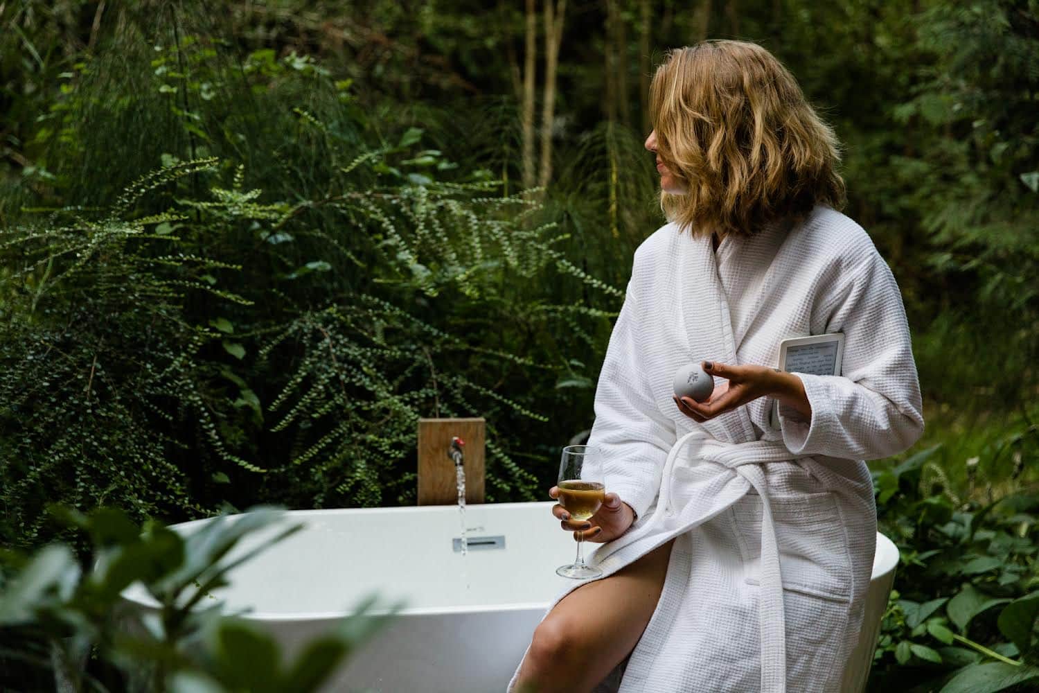 Pine Cone Cabin outdoor bath