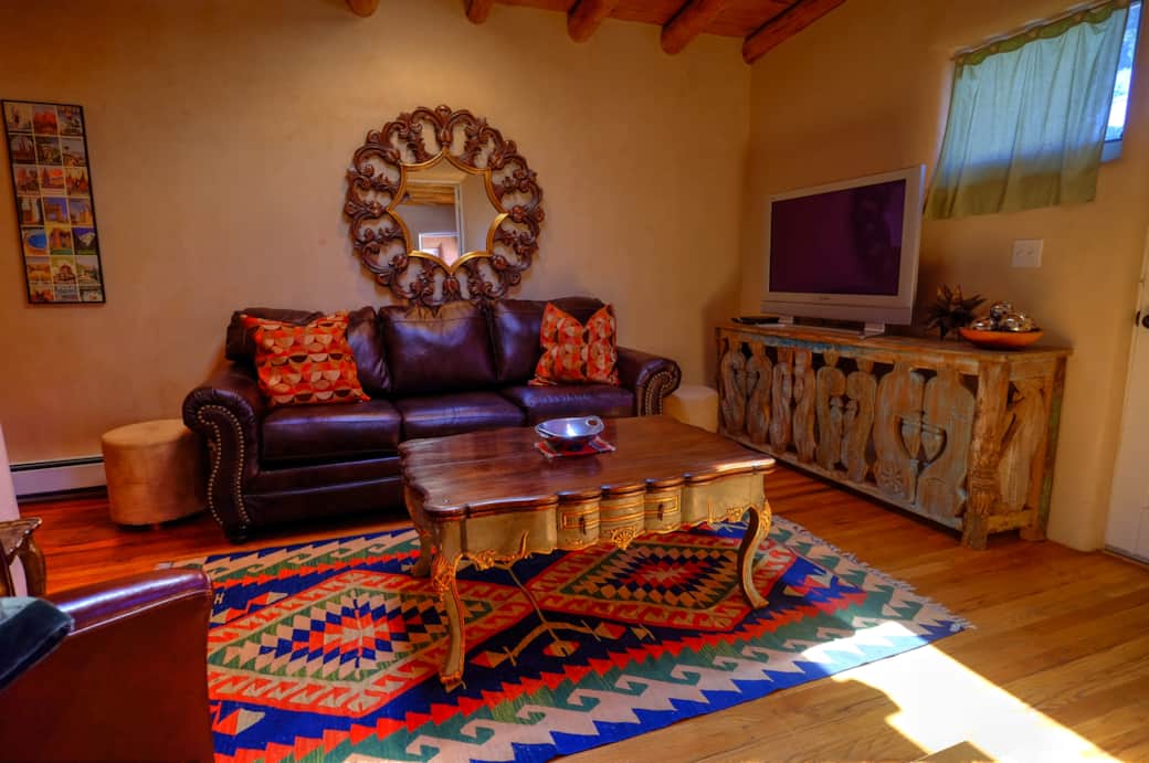 Den/TV Room w/pull out sofa