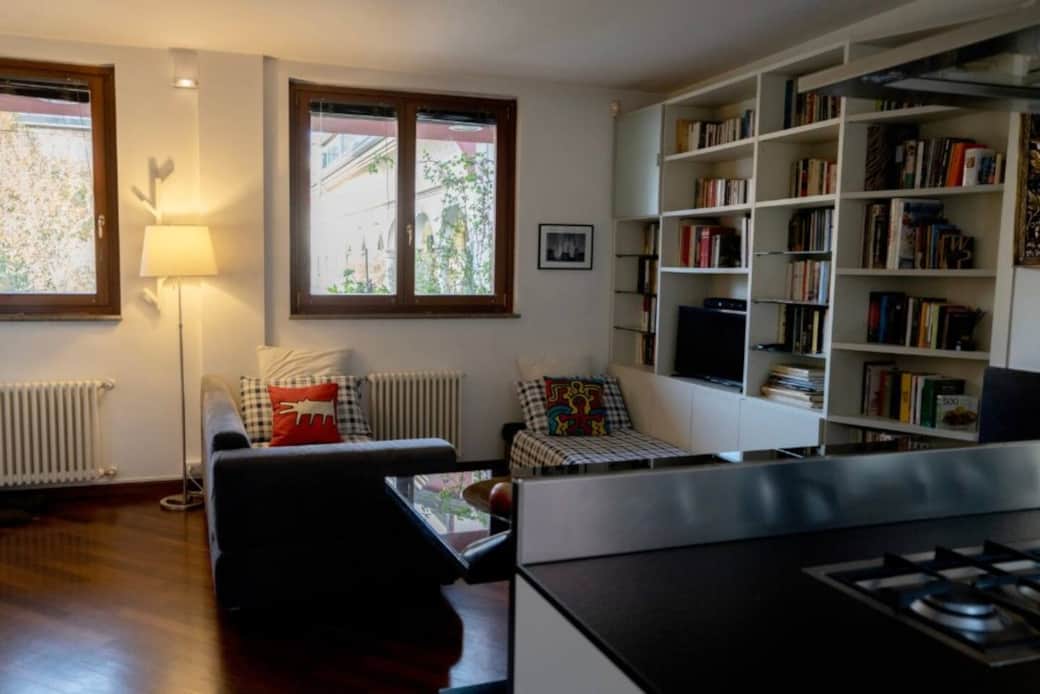 Su richiesta, possibilità di utilizzo due divani letto singoli presenti in sala Su richiesta, possibilità di utilizzo due divani letto singoli presenti in sala