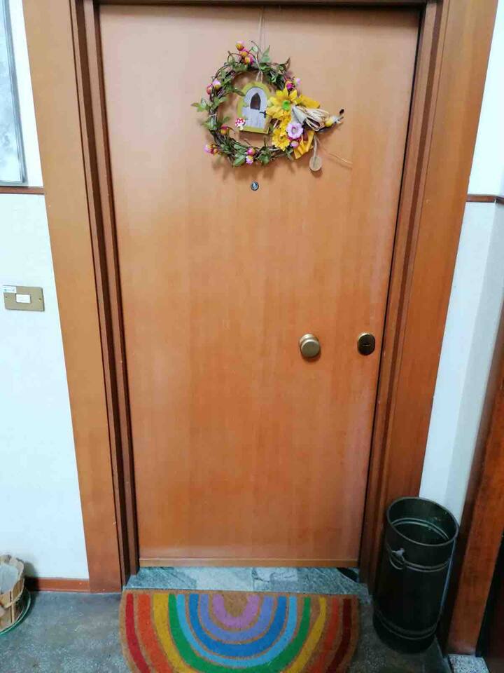 Porta d'ingresso dell'appartamento