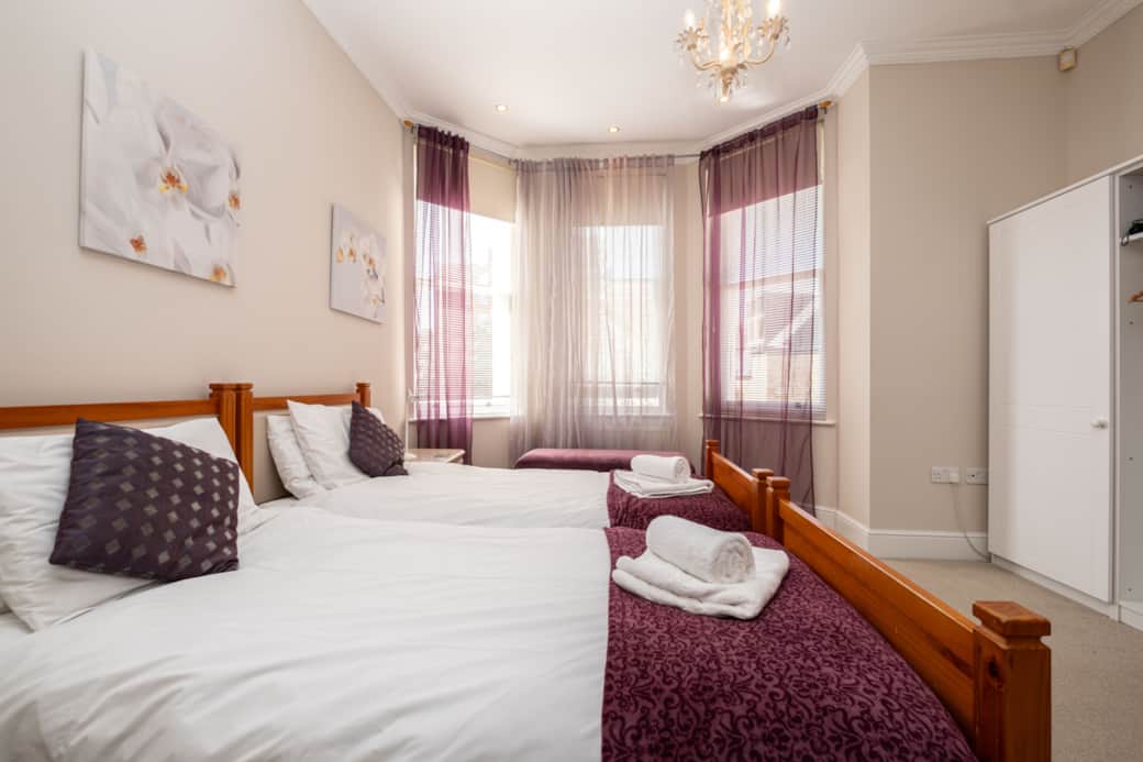 Twin bedroom