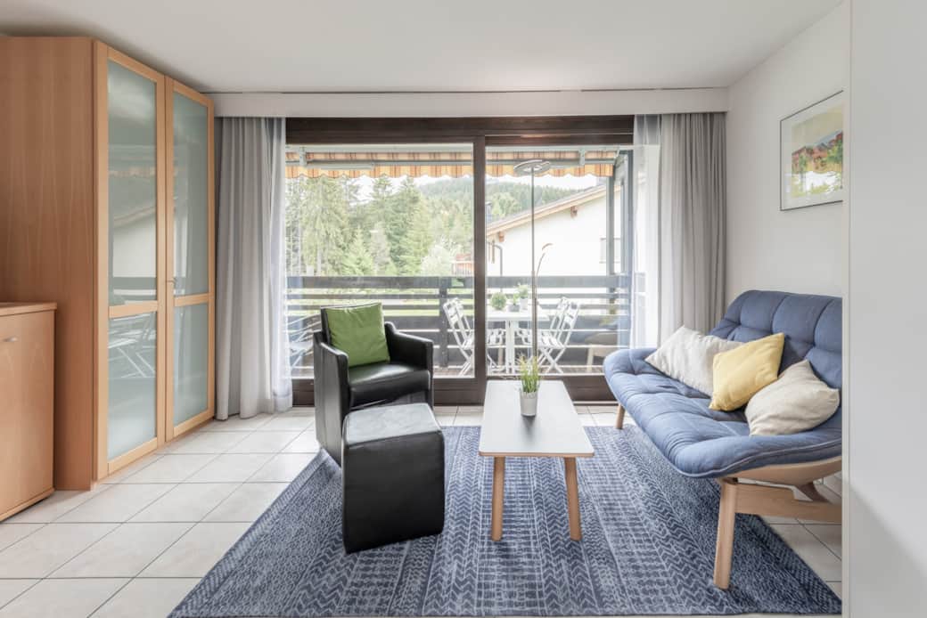 Wohnbereich mit Schrankbett Wohnbereich mit Schrankbett