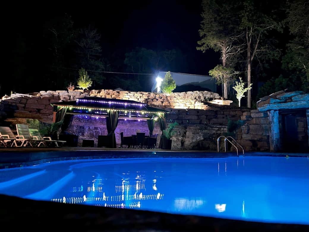 evening drinks and wind down poolside