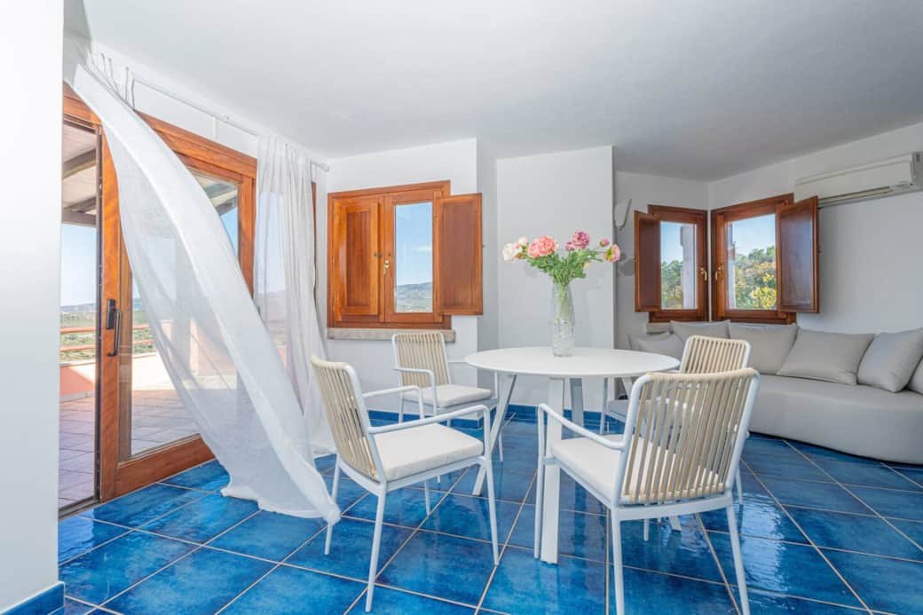 Villa Graya is available to offer you an unforgettable experience of Italian luxury with its views, 5-star services, and a concierge ready to fulfill your every wish. Villa Graya is available to offer you an unforgettable experience of Italian luxury with its views, 5-star services, and a concierge ready to fulfill your every wish.