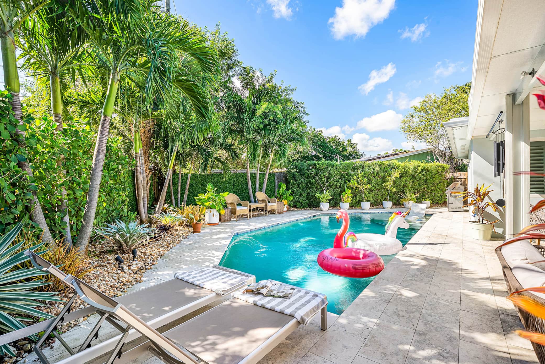 https://l.icdbcdn.com/oh/4de86063-9166-4d1f-9af8-ea5b13dfb6d1.jpg?w=2080-4