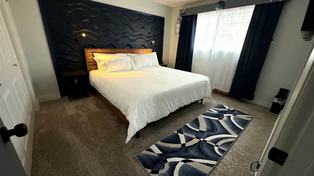 Bedroom 1 - King Bed