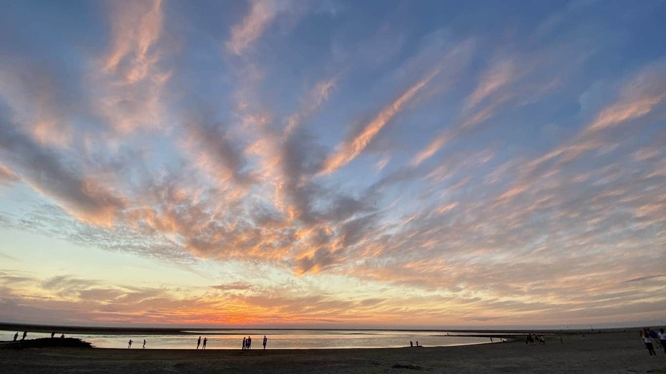 Sonnenuntergang an der Strandpromenade