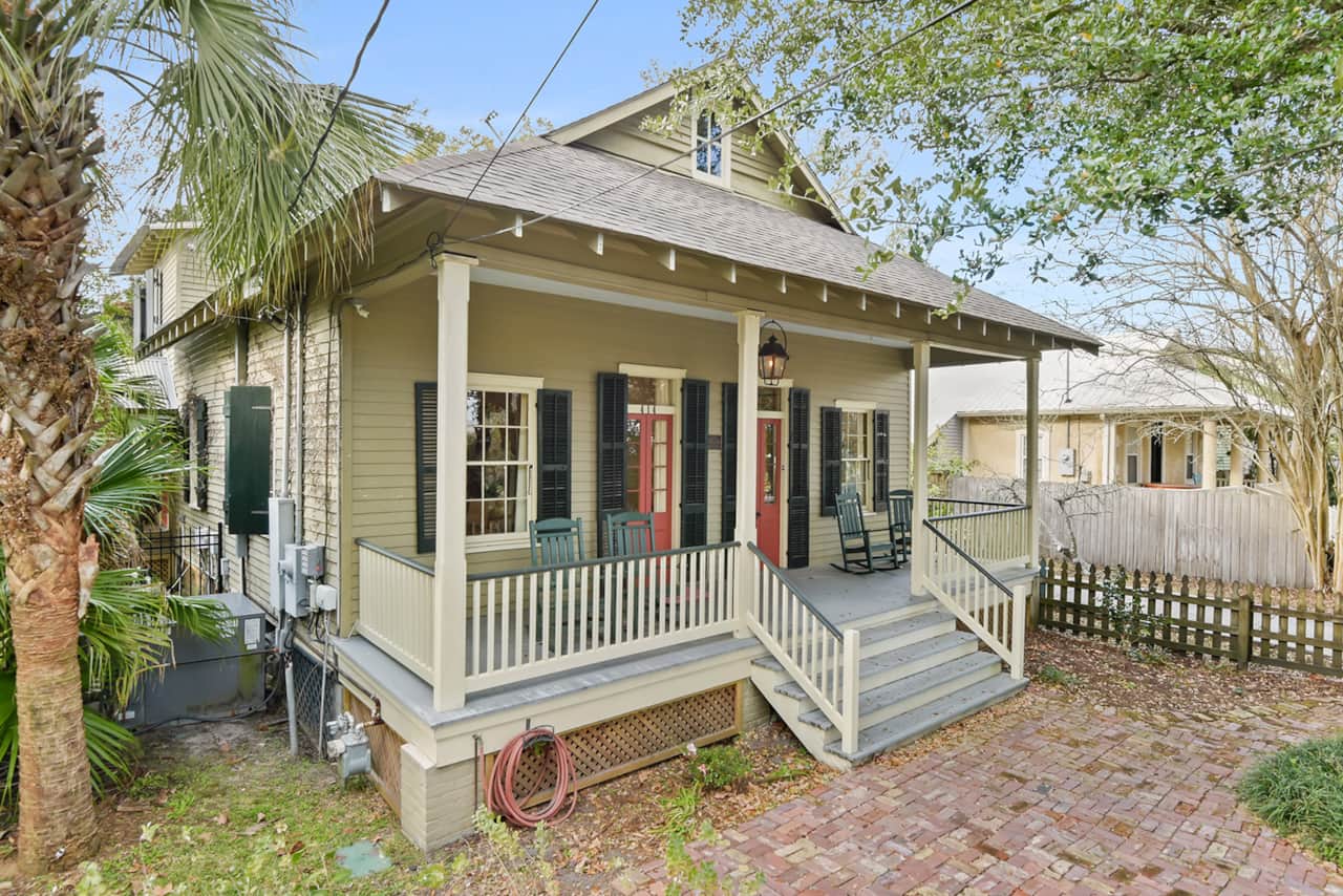 Another side view of the cottage. 