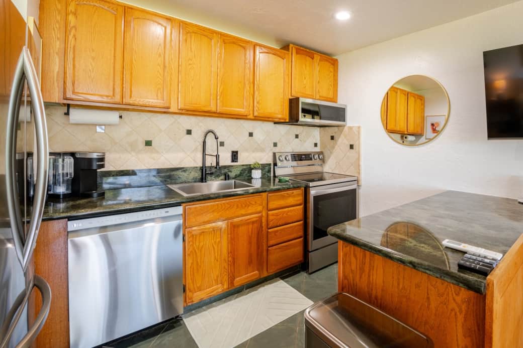 Kitchen with full-size appliances, fully equipped for all your cooking needs.
