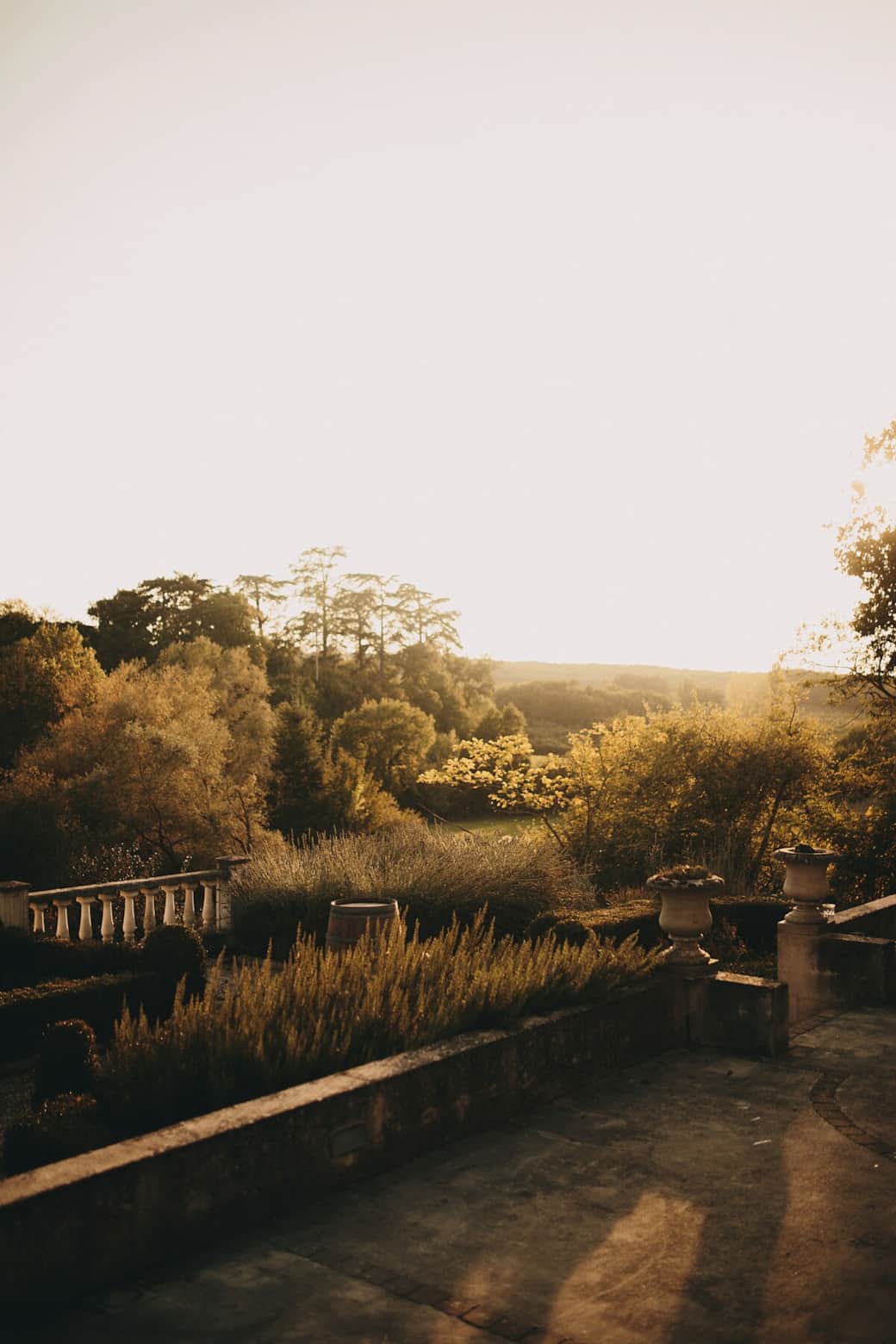 Terrace overlooking the lake for a perfect sunset.