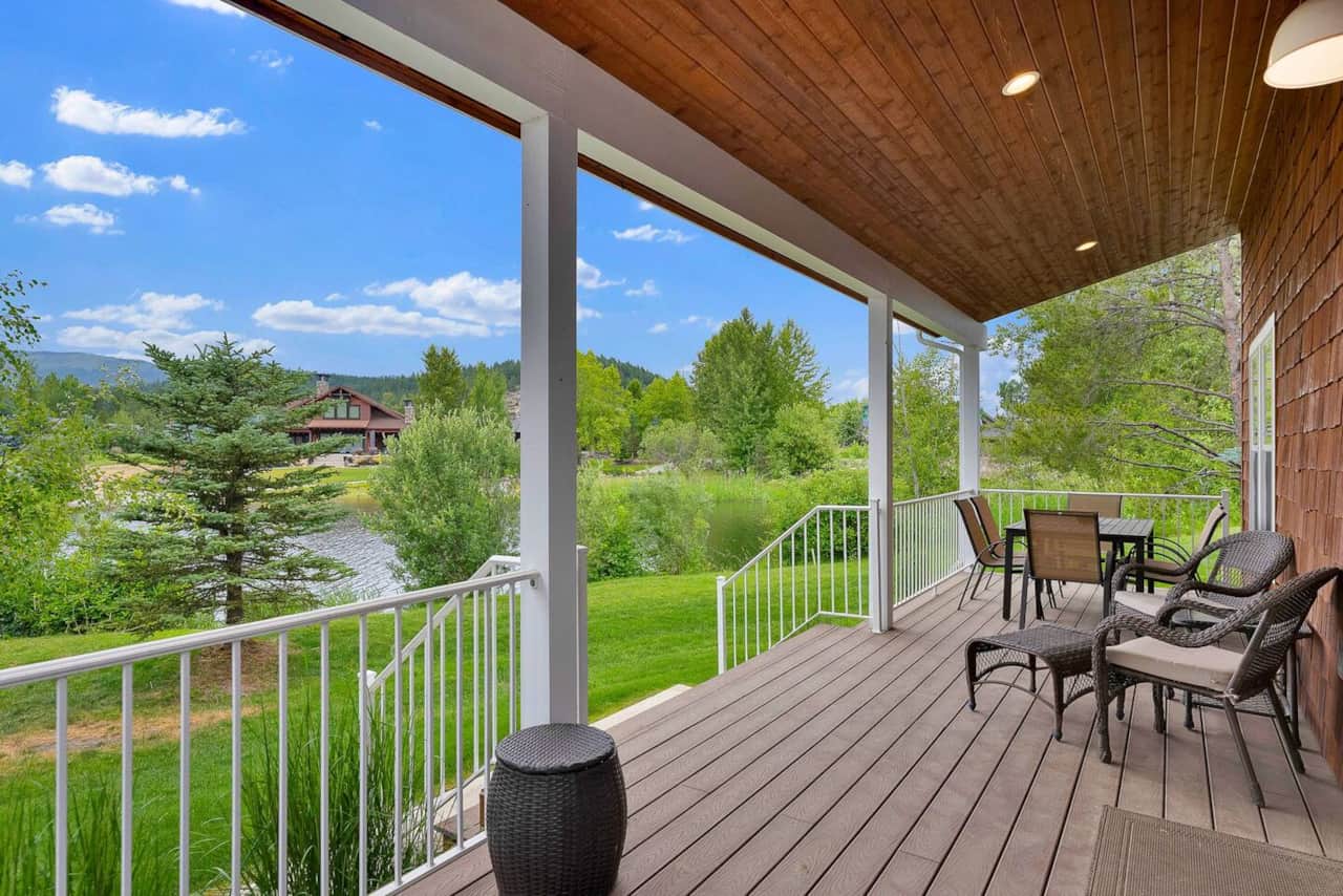 Waterfront home in Dover community