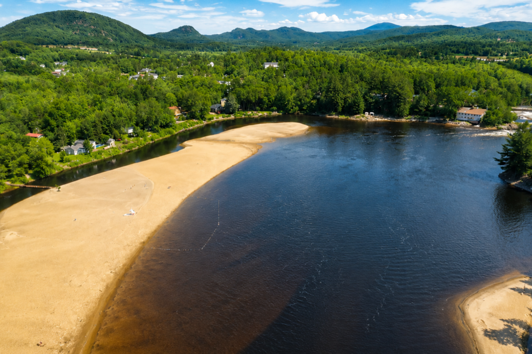 Le chickadee brebeuf river beach drone view