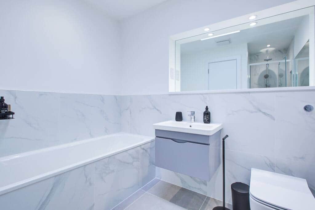 Bathroom with bathtub and shower cubicle Bathroom with bathtub and shower cubicle