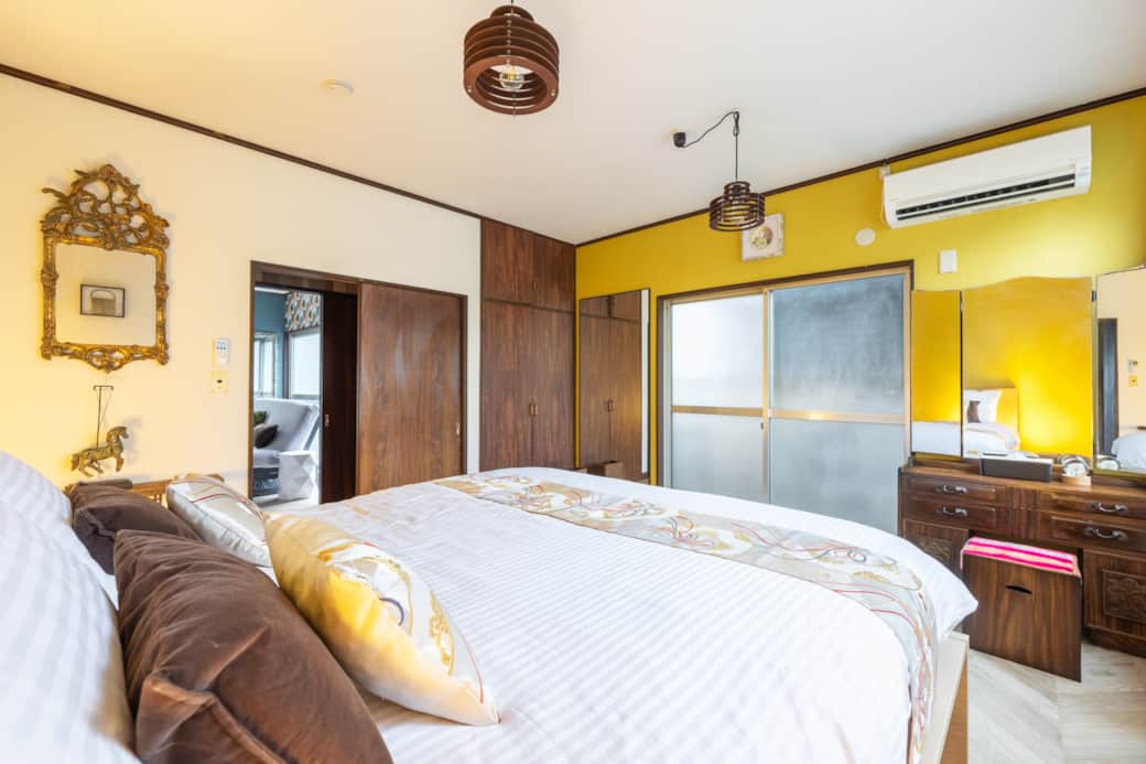 Family-friendly yellow bedroom with vanity and practical storage.