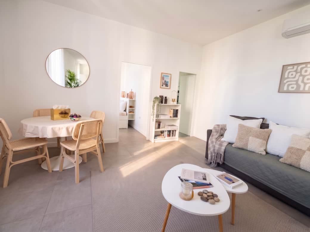 Salon / télévision / coin à manger