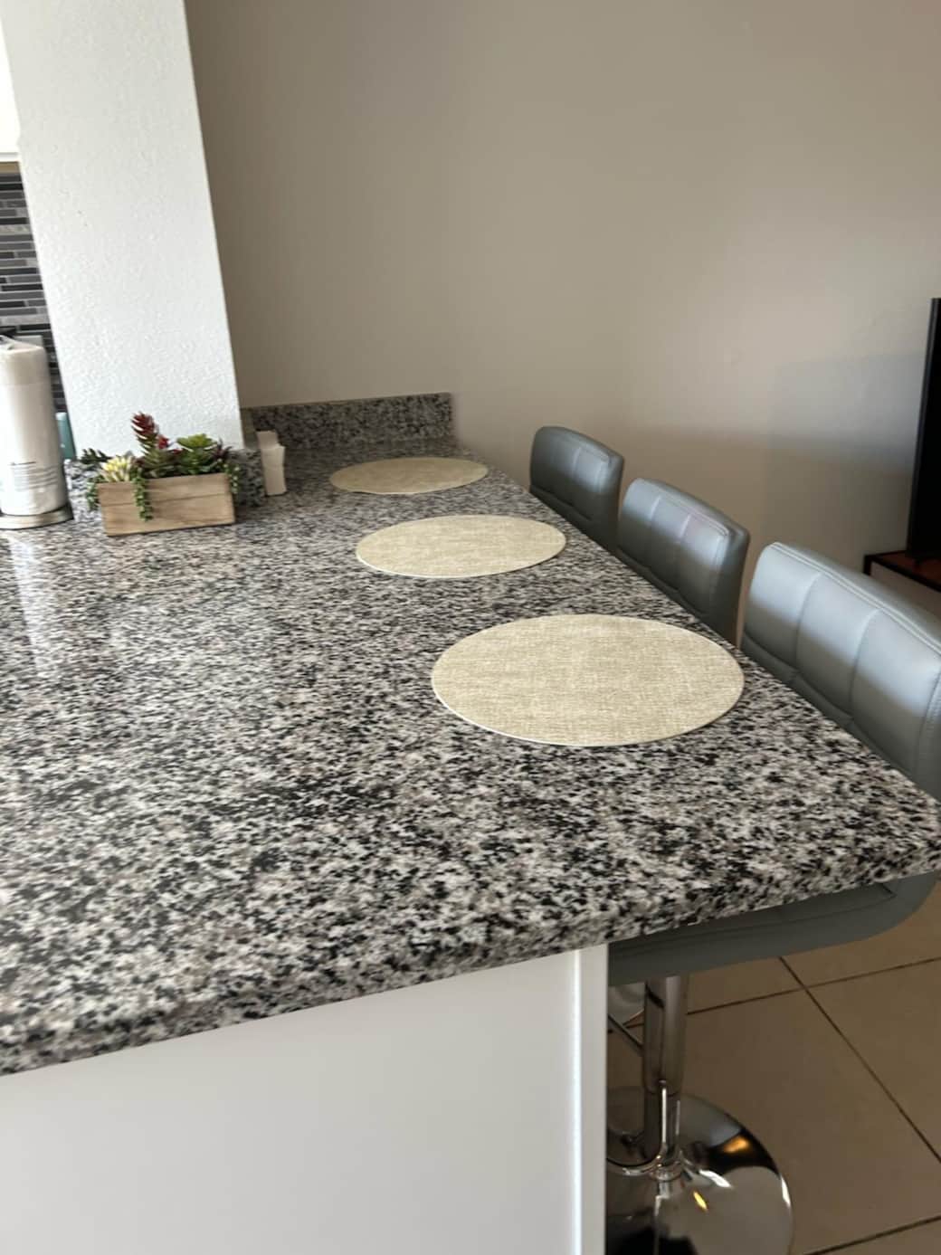 Breakfast bar with beautiful placemats and stylish decor for added comfort. Lakeland, FL