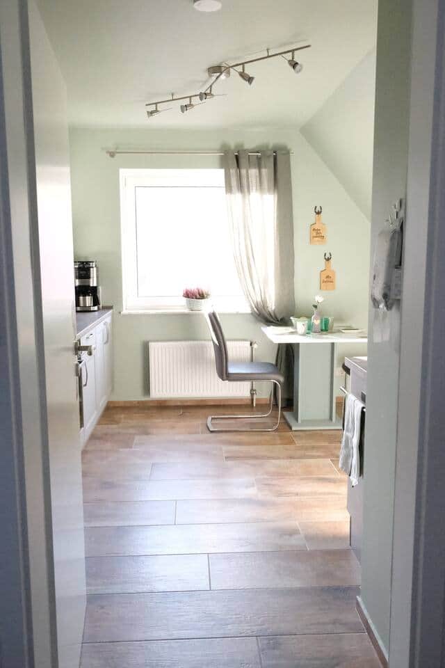 Küche mit Frühstücksgelegenheit