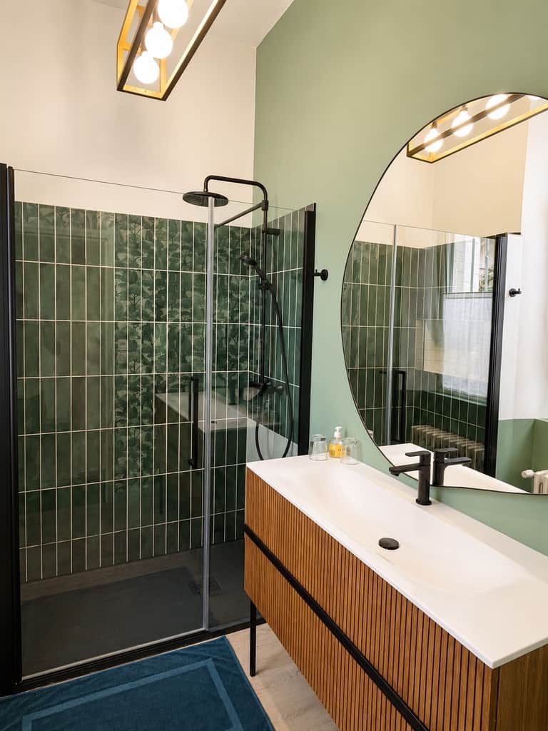 Vue d'ensemble de la salle de bain