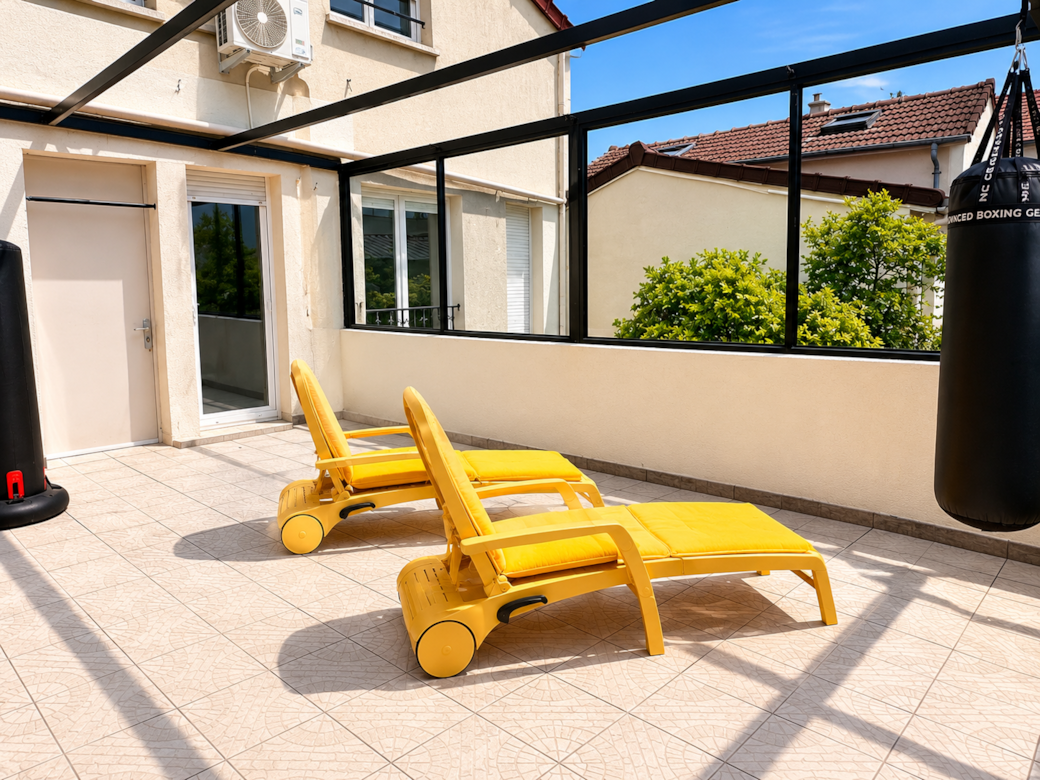 Terrasse ensoleillée de Le Verdun, logement meublé à Fontenay-sous-Bois