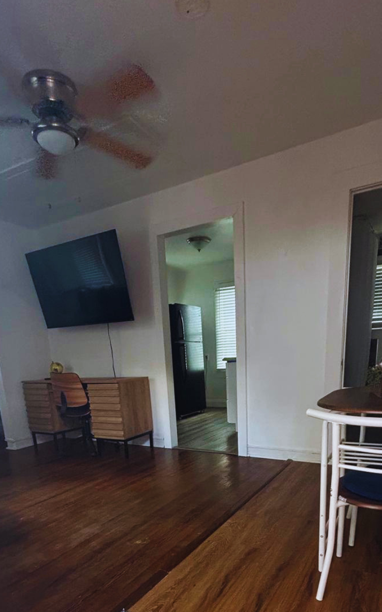 Smart TV with Netflix and a dedicated workspace for work or study. Lakeland, FL Smart TV with Netflix and a dedicated workspace for work or study. Lakeland, FL