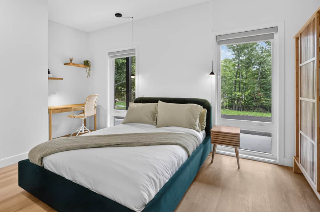 Queen bedroom