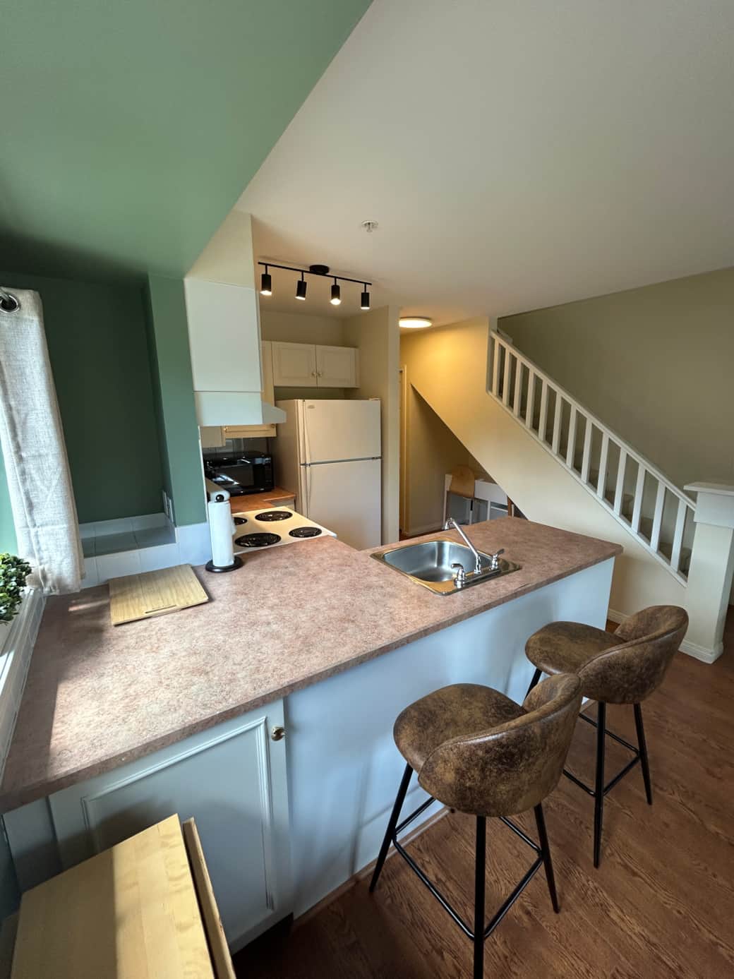 313 Full Kitchen