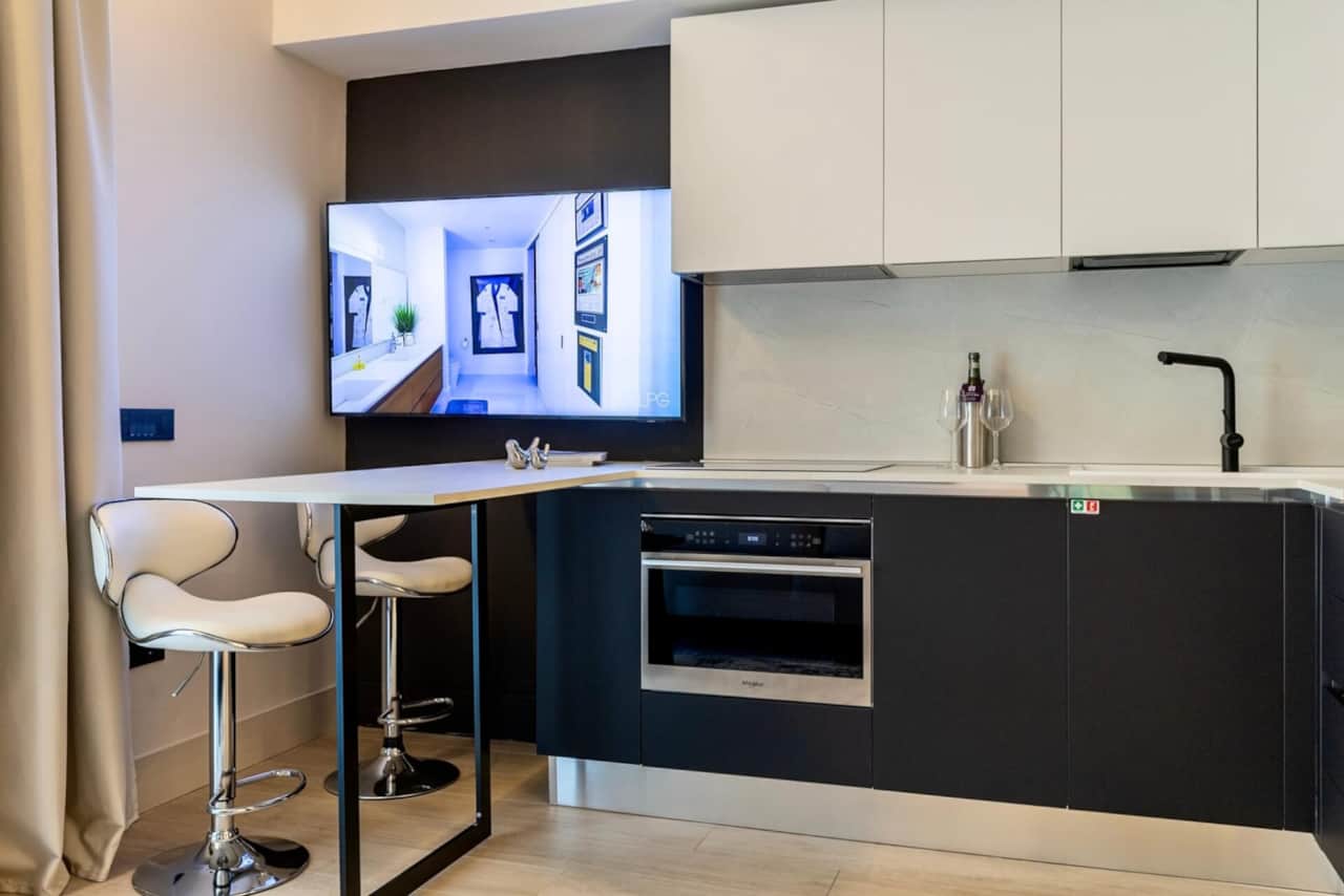 AZULIS-Apartments_#2_Luxury_1BR_Apartment_by_RENTAL12.jpg