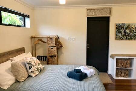 Queen bed and plush towels