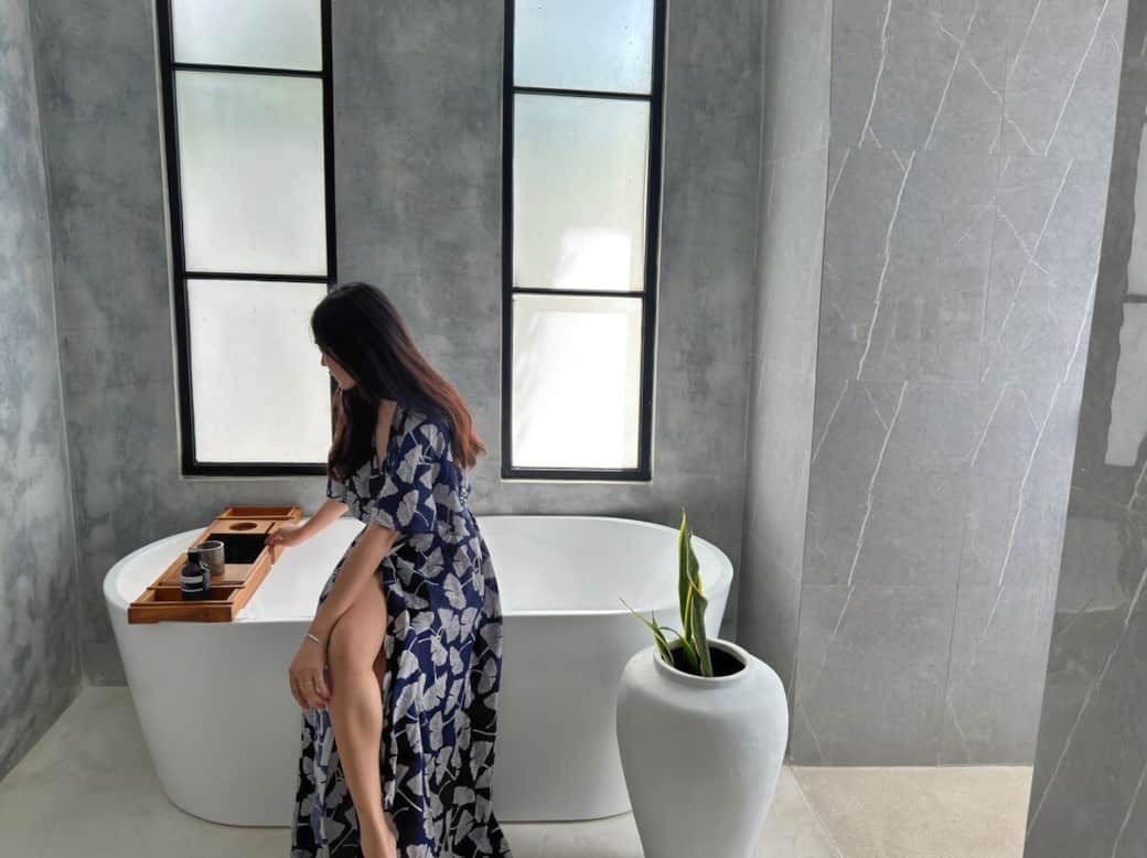 Enjoy a soothing soak in this luxurious bathtub, with a minimalist design and floor-to-ceiling windows for an airy, spa-like experience.