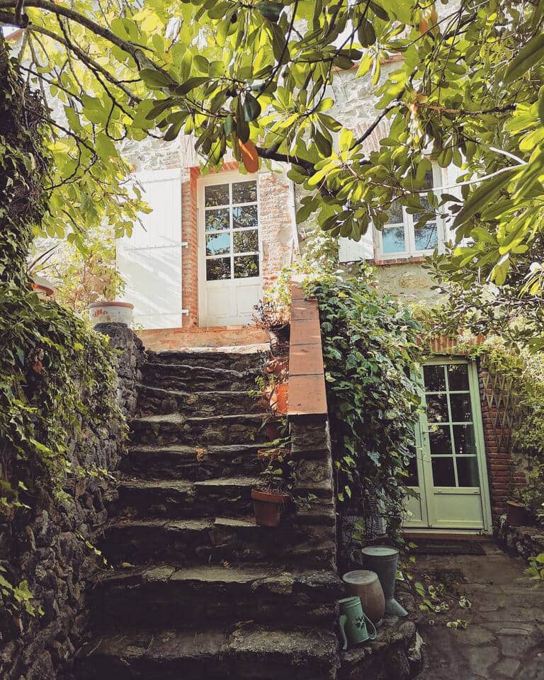 Entrée de la maison avec accès au studio indépendant