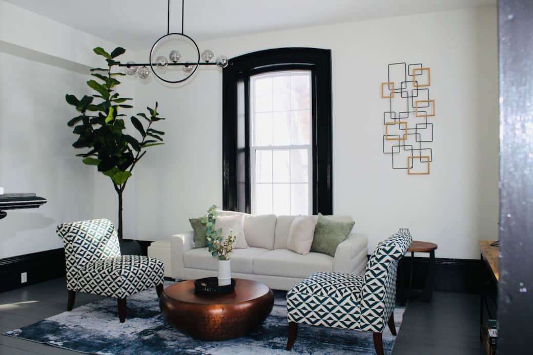 Our Conversation Room
A cozy space designed for relaxation and social time.
Enjoy your morning coffee, read a quiet book, or play board games with friends and family.
We ask that you kindly return books and games to their shelves after use.