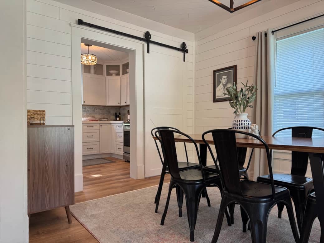 Easy Kitchen-to-Dining access