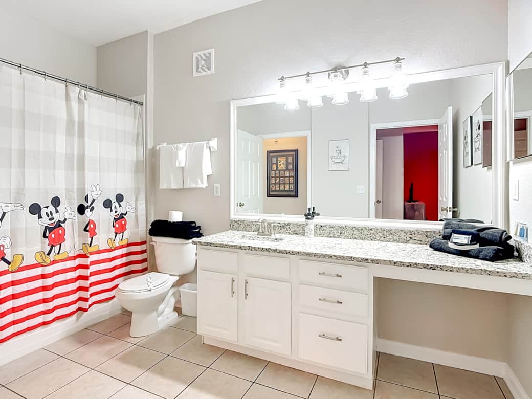 Mickey-themed bathroom with fresh towels provided