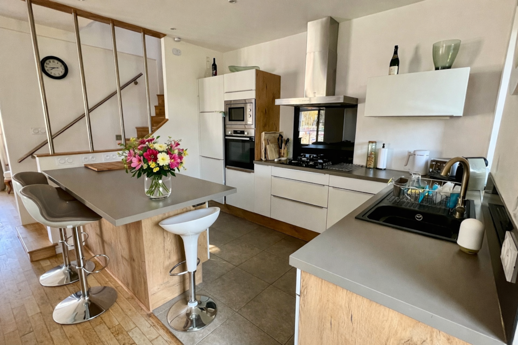 Fully equipped modern kitchen with island
