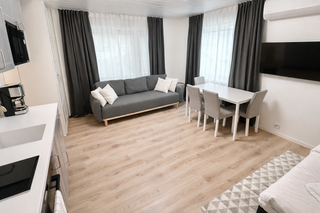 Deluxe studio 1_1