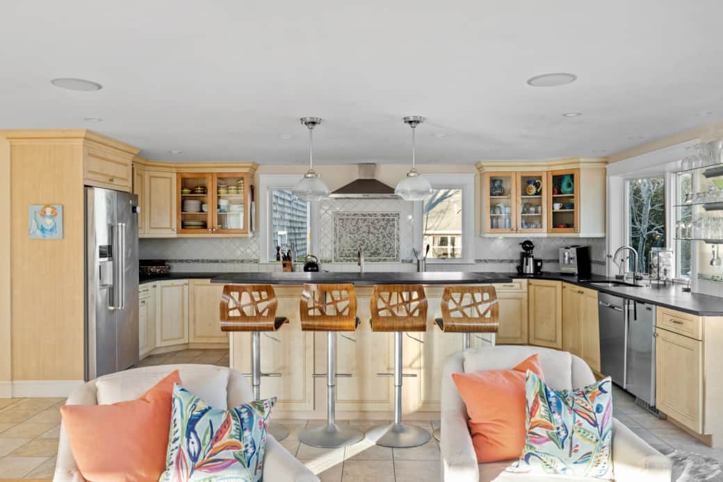 Living Room/Kitchen Living Room/Kitchen