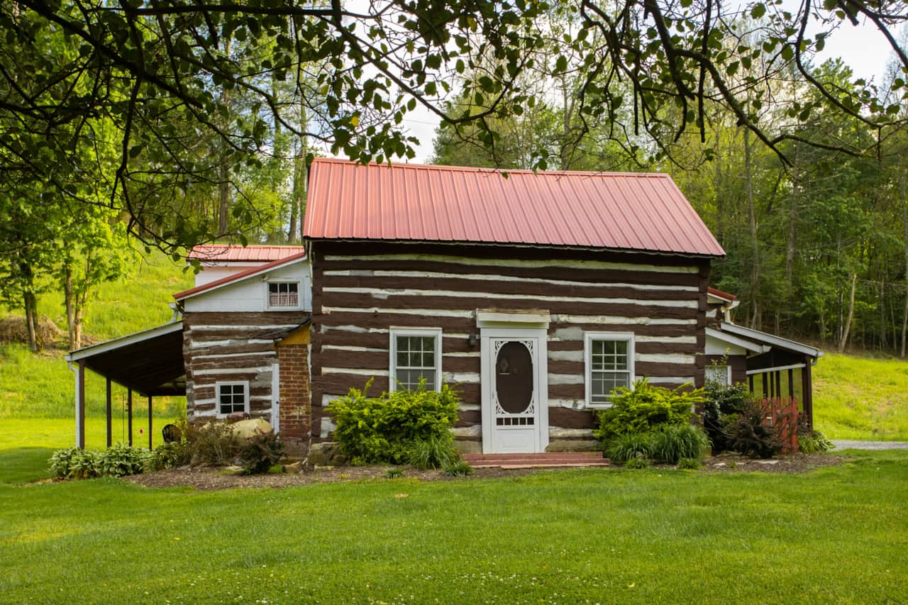 Pheasant Tail Cabin at Tailwaters Lodge on the South Holston River