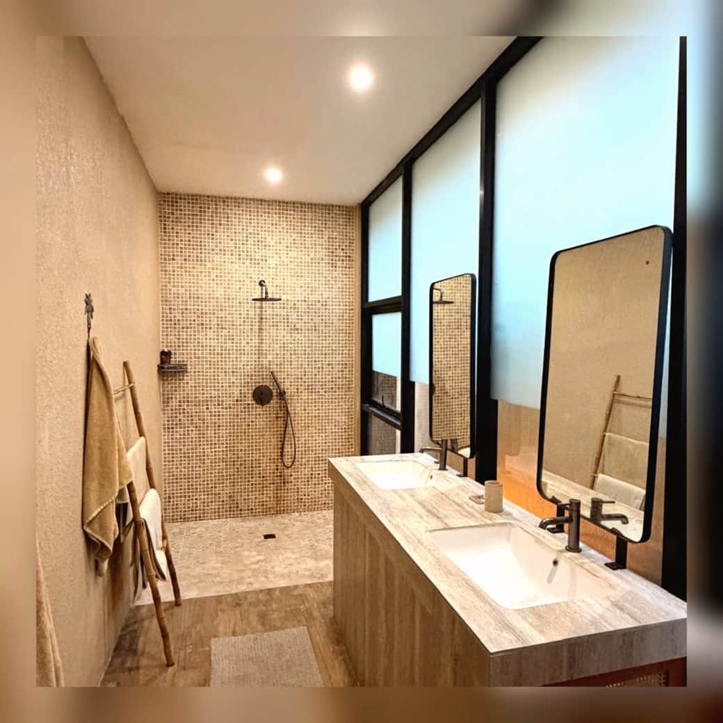 Thula Lembongan Villas bathroom2