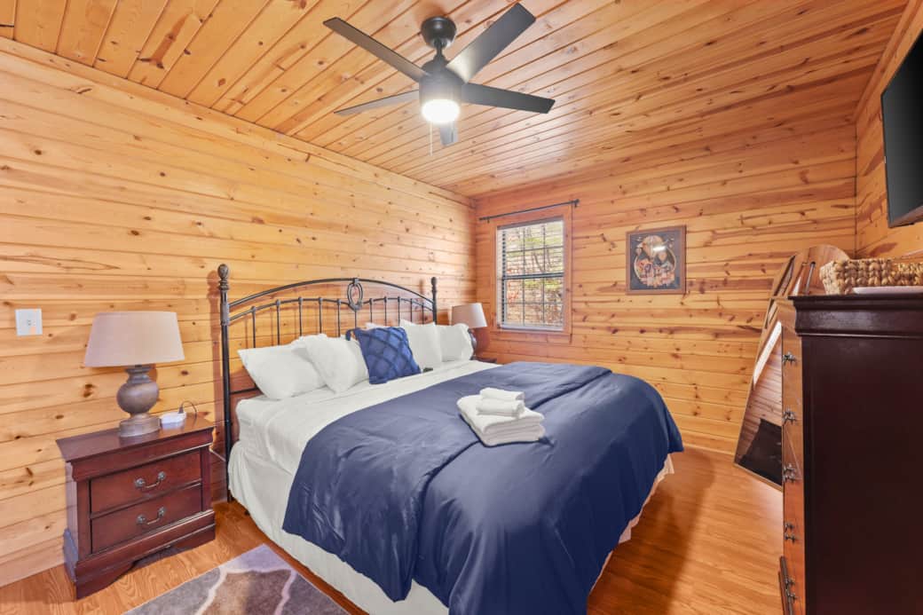 Upstairs bedroom 1 - King bed