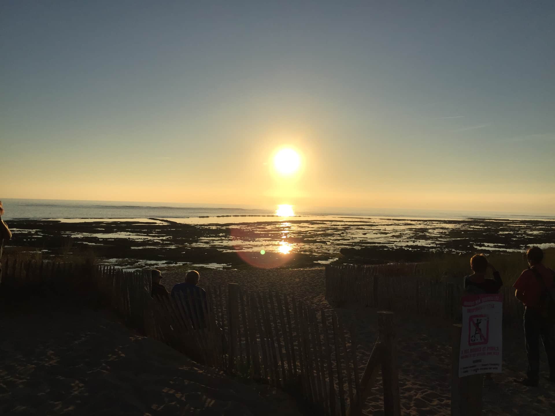 Grande étendue de sable à marée basse sur l’île d’Oléron