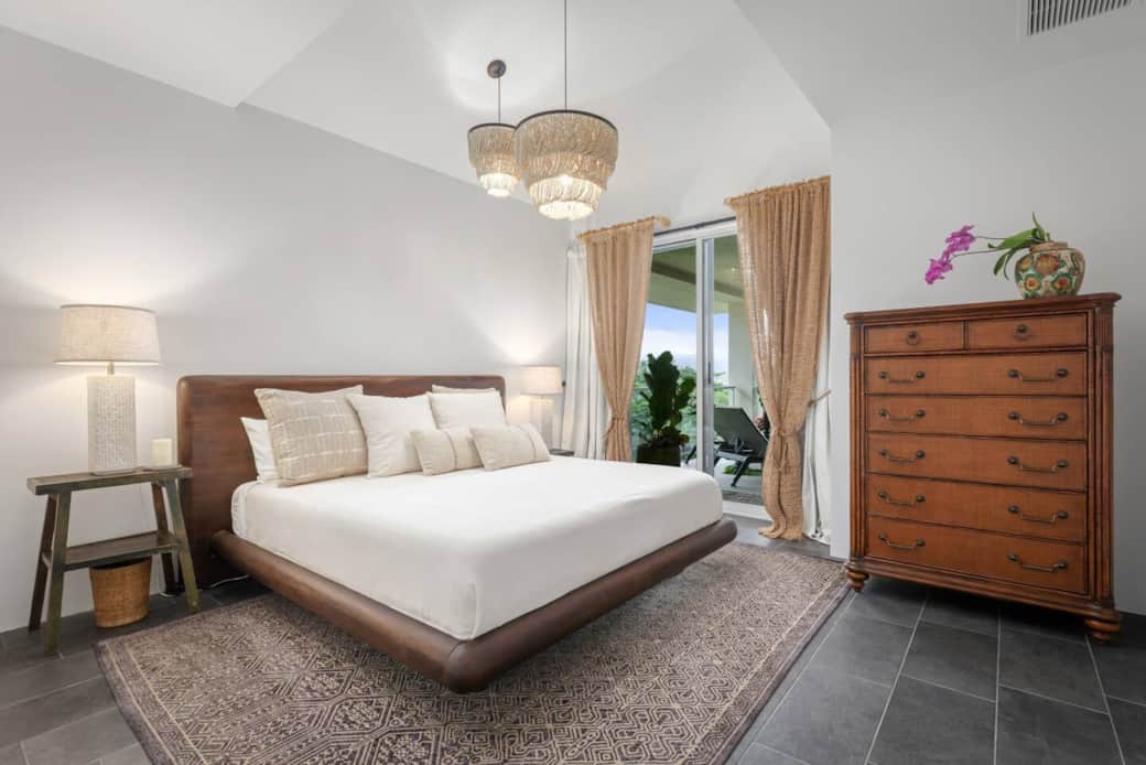 Master bedroom with a high-end king-size bed, memory foam mattress, direct access to lanai.