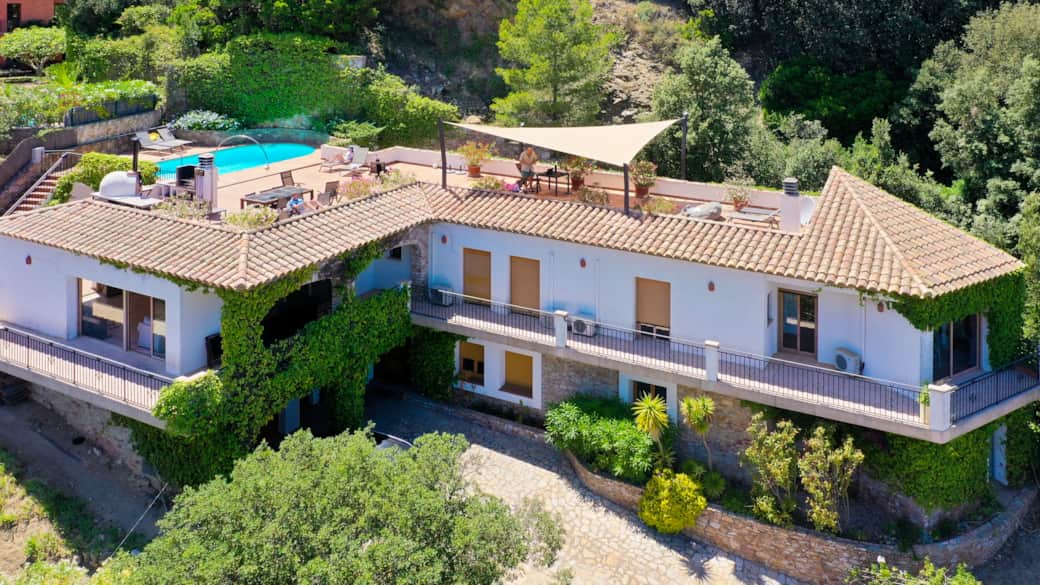 The new shade on the roof terrace has transformed it