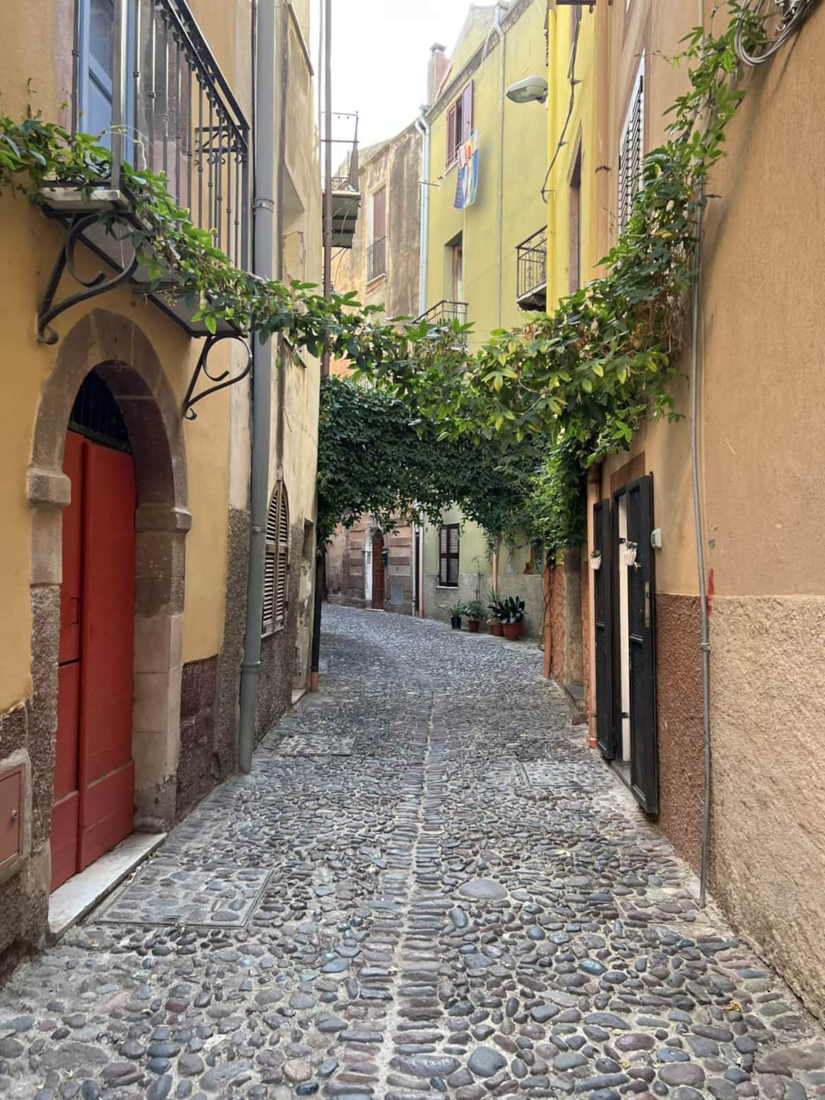 Passeggiata nel centro storico di Bosa