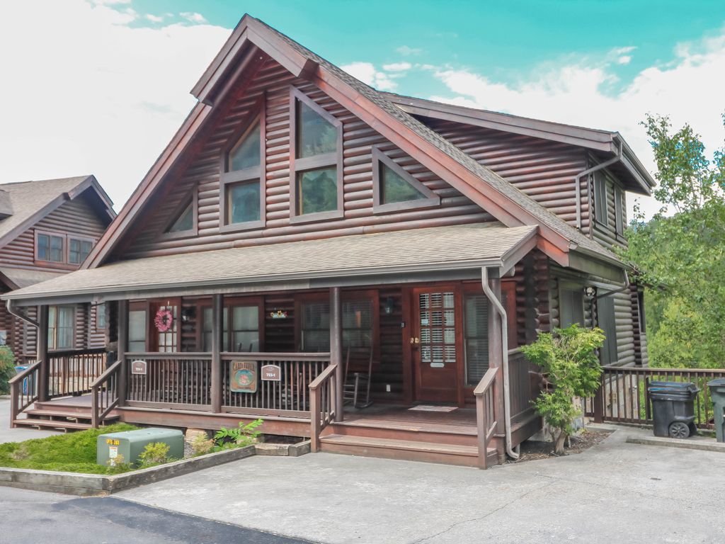 Cabin Fever Cabin In Pigeon Forge