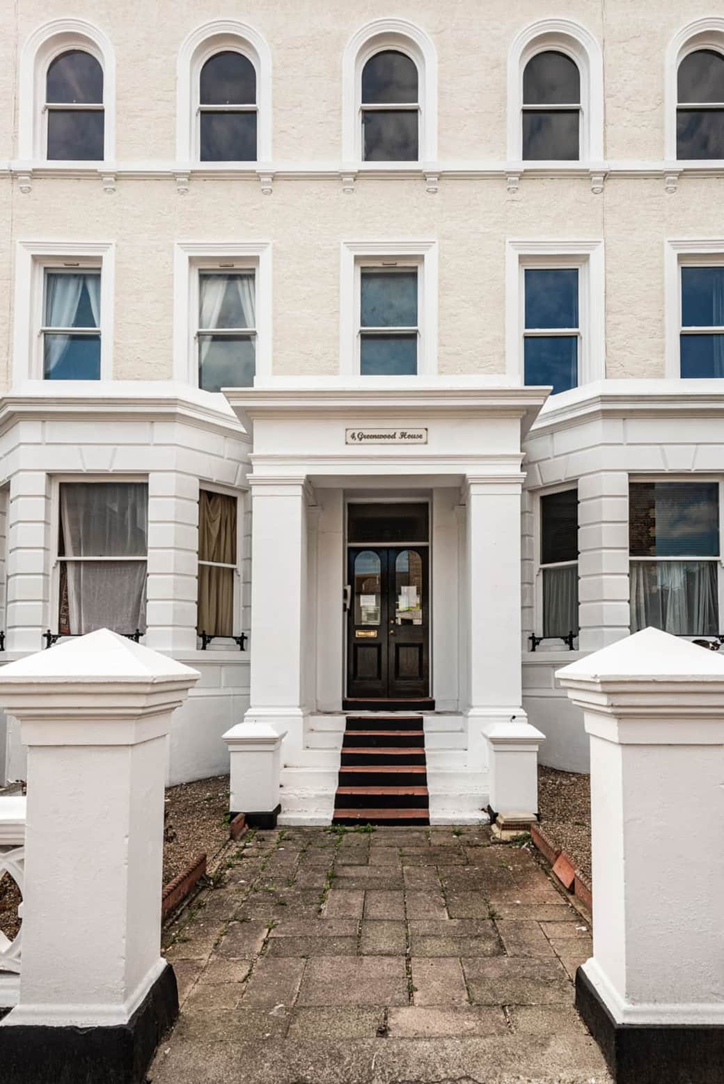 Rock Pool Reach Modern one bed apartment with parking Apartment in