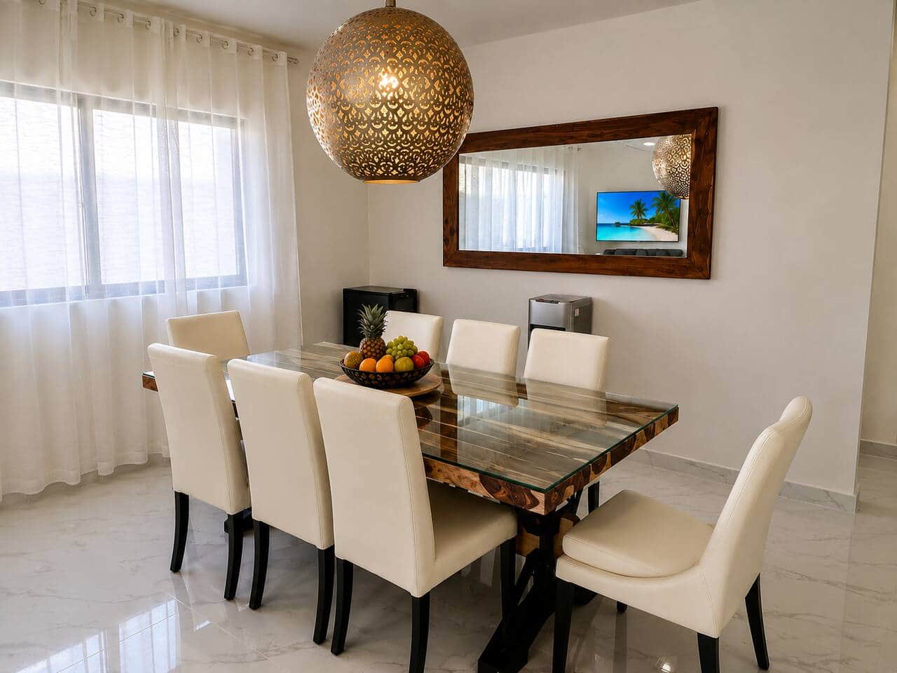 A spacious dining table and a light-filled atmosphere that make every moment special.