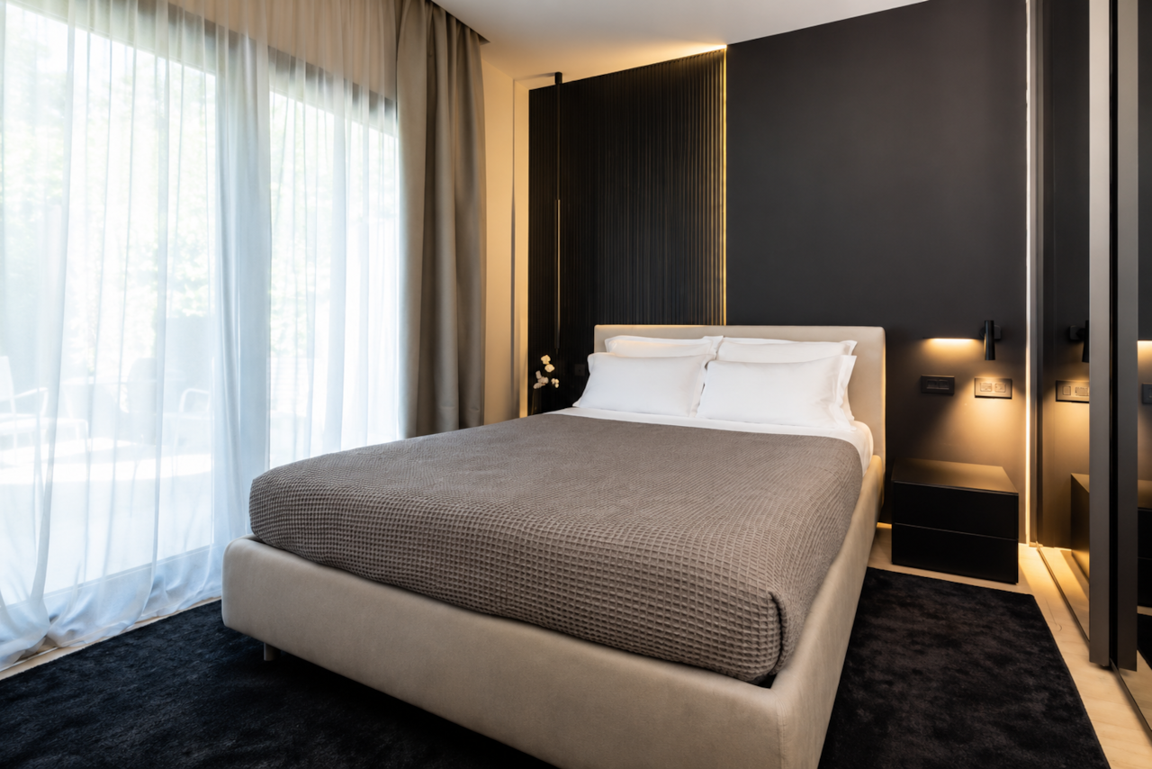 Azulis apartments pisano 3 olbia bedroom natural light dark accent wall