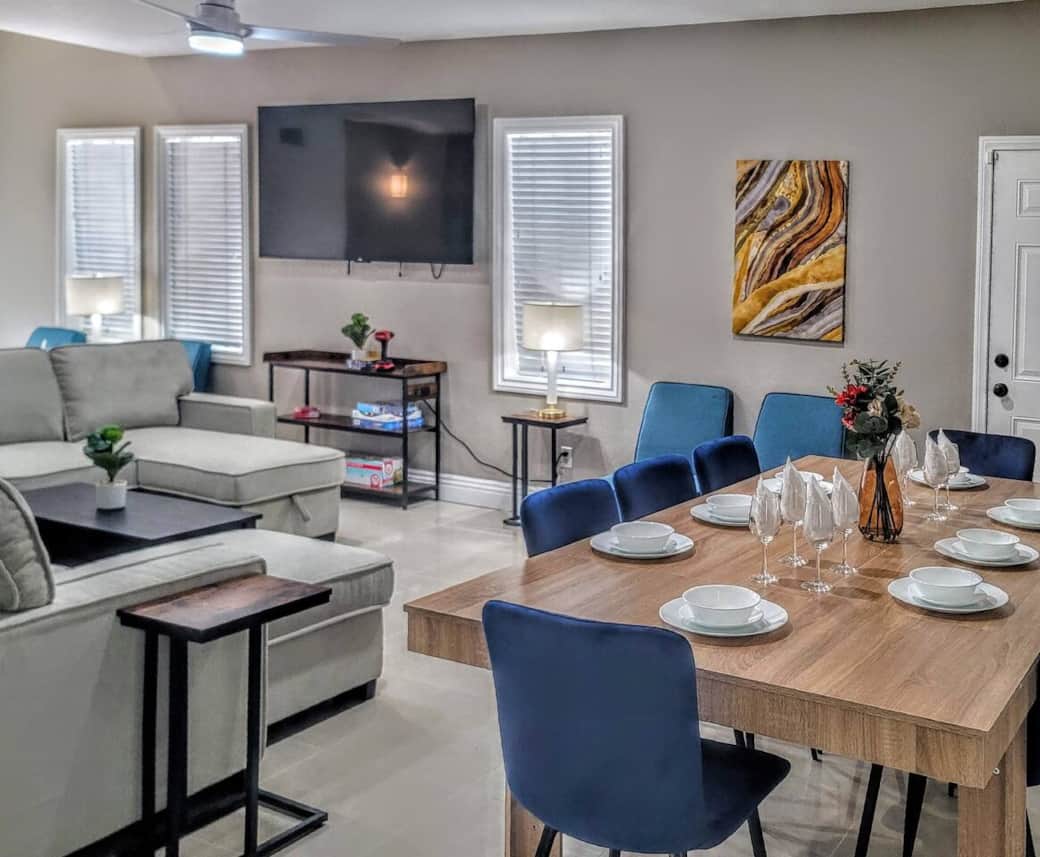 Main Dining Area / Lounging Area 